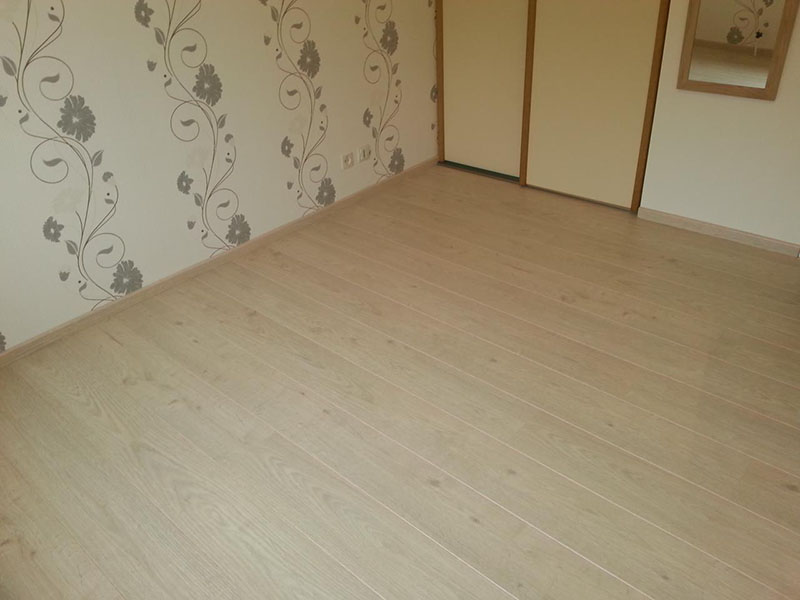 Pose papier peint Saclas